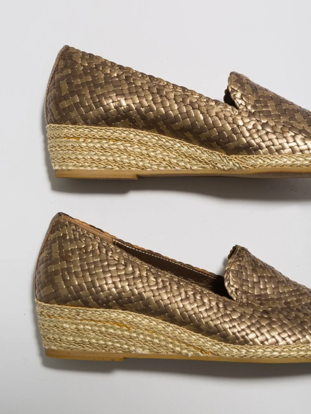 Andre Assous metallic woven espadrille wedge 8